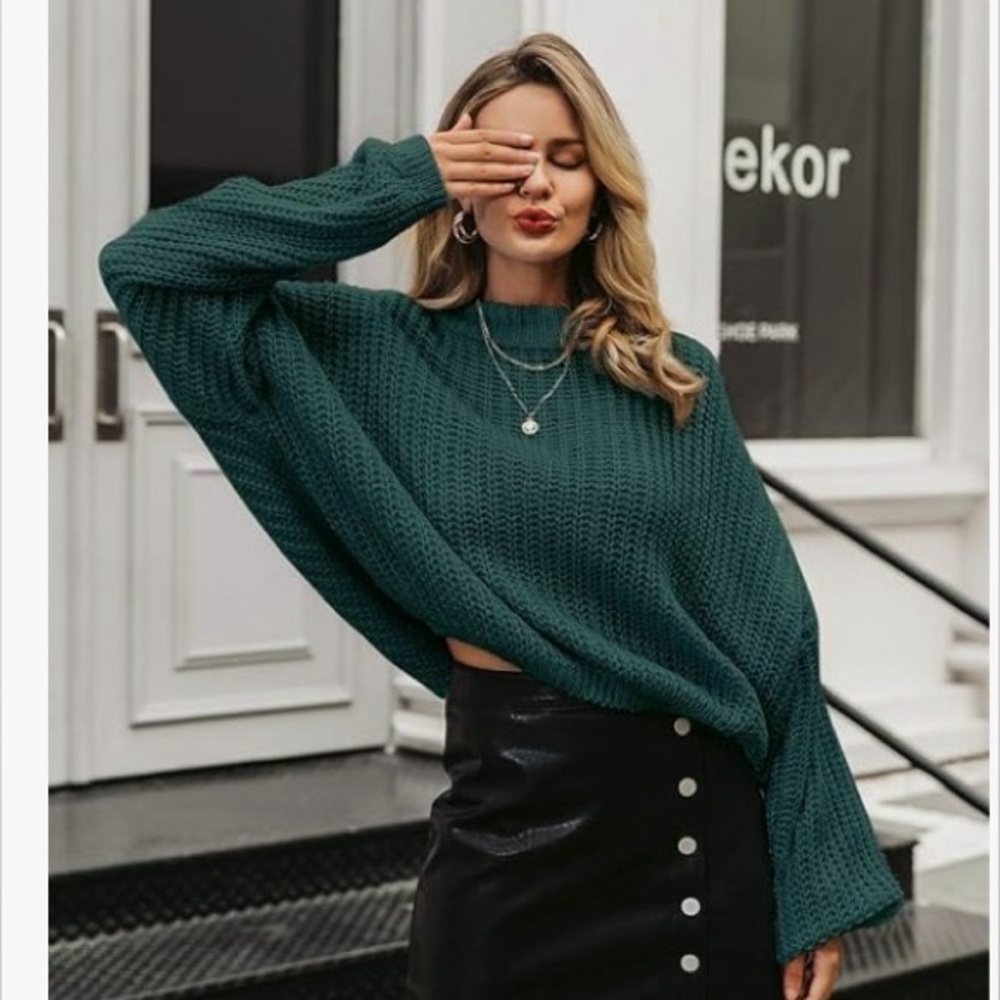 Women’s green cableknit crop sweater